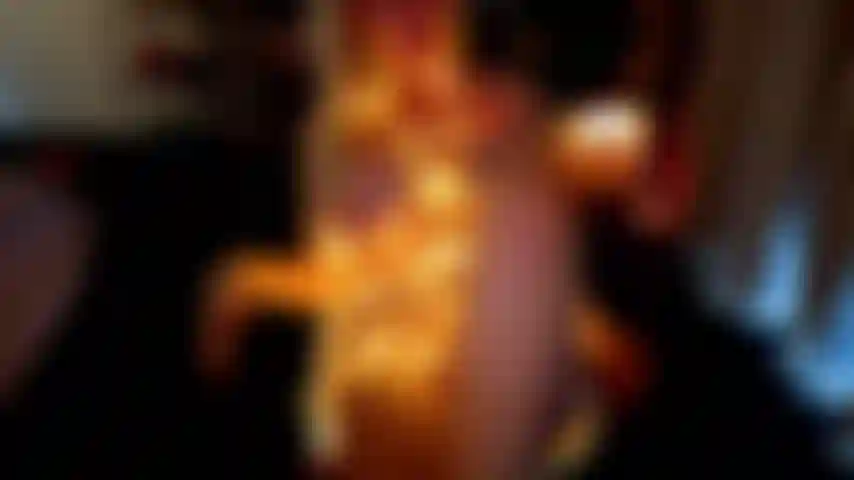 Brilho de luz orgasmoo quarto ficou escuro… então as luzes começaram a brilhar sobre mim e eu fico mais safada. Só me fazendo gozar enquanto você me assiste.