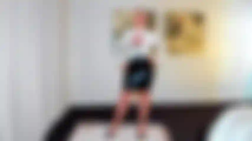 Professora joi para melhorar seu foco na aula eu sei o quanto posso me distrair usando minha saia de látex. Eu realmente quero que você tenha sucesso. Vamos tirar sua tensão sexual e melhorar seu foco.