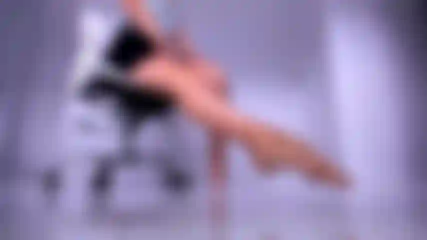 Me implore para deixar você beijar e lamber meus pés perfeitos, virar meu pé cadela.