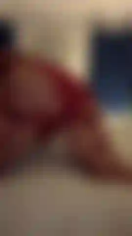 Cavalgando meu novo dildo grande com um plug anal enfiado dentro do meu cu.