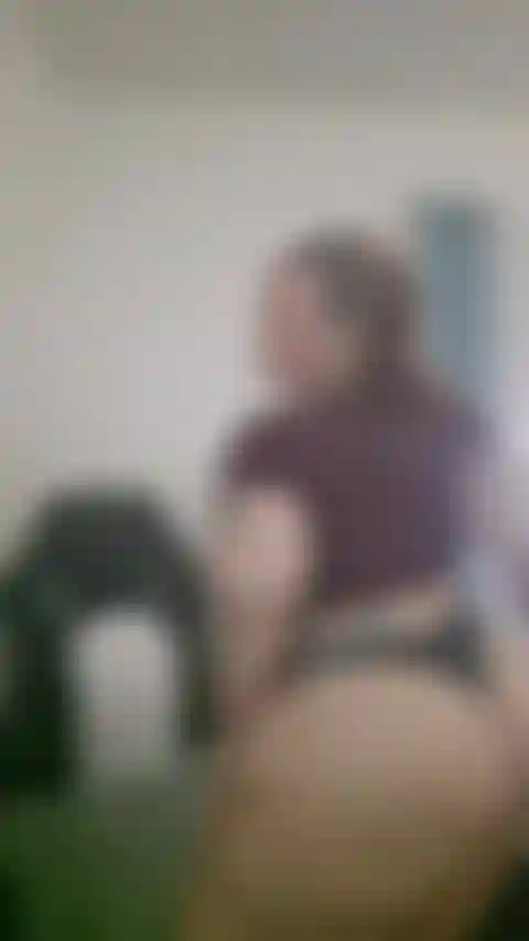 Câmera lenta. Shsking essa bunda. Twerming, balançando essa onda, para vocês, amantes radicais.