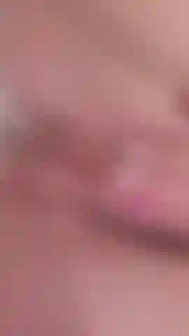 Buceta molhada na banheira.