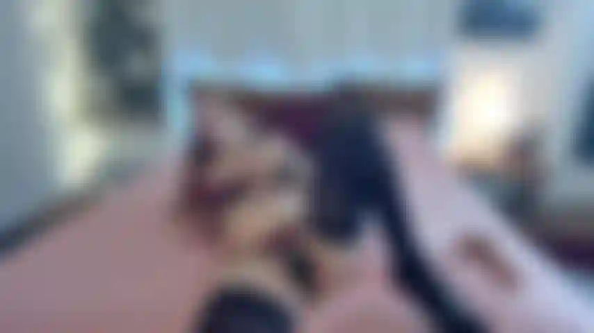 69. Conversa suja com lingerie, meia e salto.