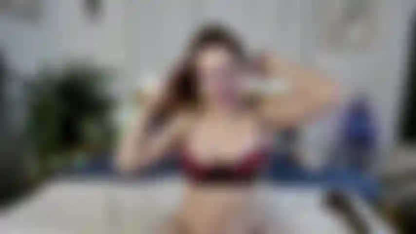 128. Te masturbando com os pés.