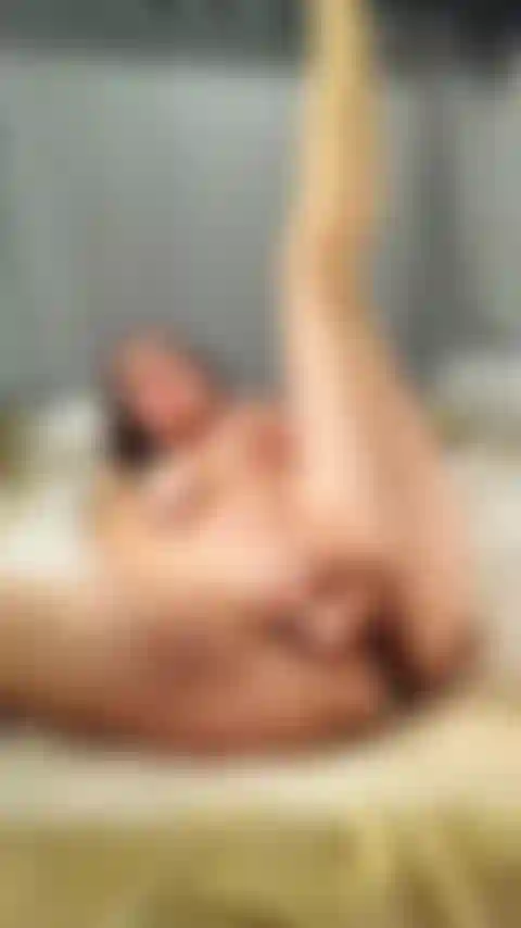 45. Uma buceta cremosa gozando estilo cachorrinho.