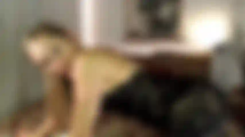 57. Quando você pega uma puma gostosa no hotel.