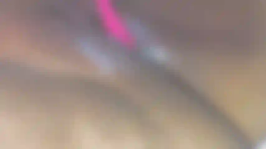 Close up e uma enorme bagunça cremosa.