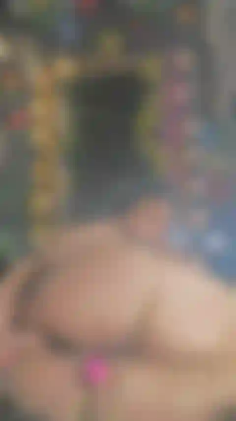 Anal com vibrador e bola mordaça.