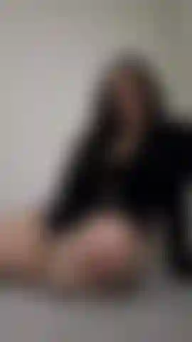 100+ pushups in my bra and mini skirt ! 16.10 minTalking to you / wanting to know how you would worship these muscles after they are pumped / pushups in my bra! (which i never usually show my face solo in a bra) / having a laugh / staring at you / playing with my hair and getting such a nice chest pump + flexing my pecs 😈