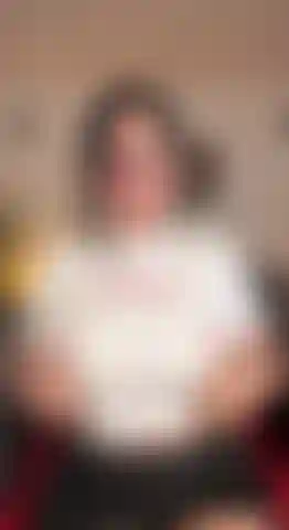 Droga, meus mamilos são meu ponto fraco, apenas uma chupada pode me fazer abrir as pernas...🍆.