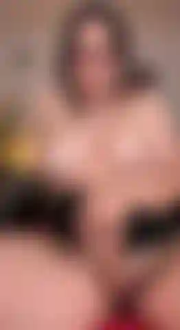 Não acredito, só por causa de uma rosinha nos meus mamilos me meti nessa confusão, e não descansei até gozar na sua cara.