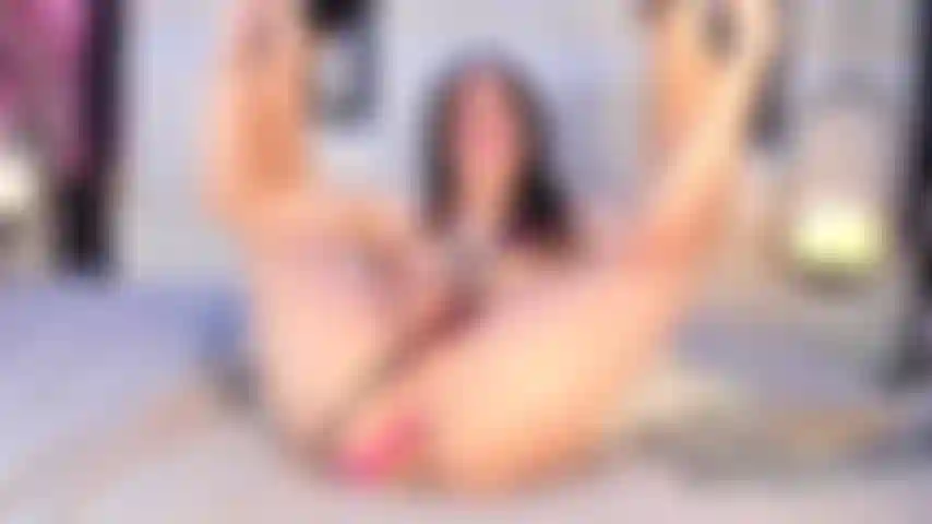 Engolindo meu pau inteiro.