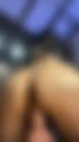 A buceta explode enquanto eu monto em você!