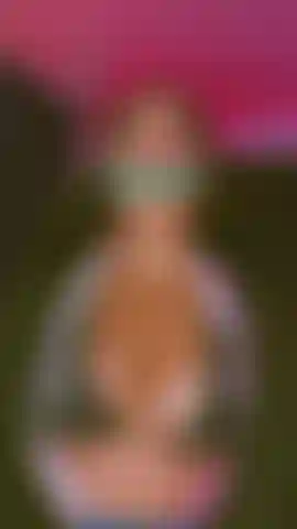 Um delicioso salto de tetas.