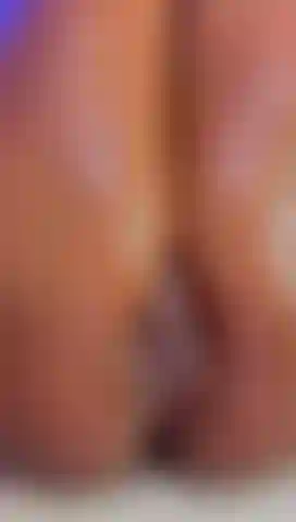 Minha buceta é muito provocante e quente.