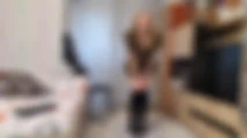 Colete de pele, salto alto, striptease.