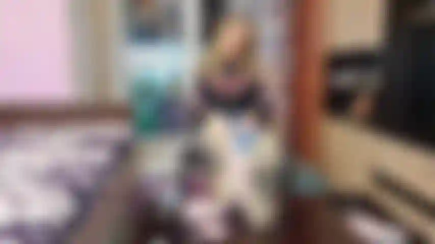 Fetiche por tênis, solado e jeans.