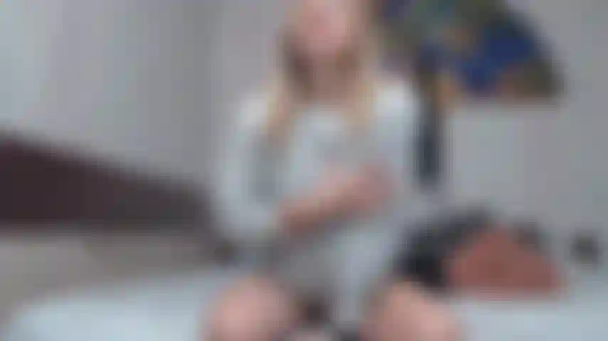 Buceta brinca com meus diferentes suéteres de angorá, mangas, casaco de pele.