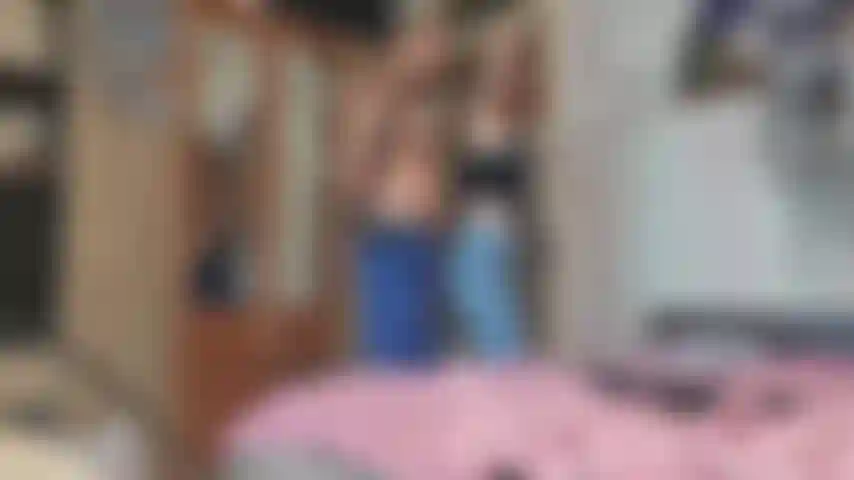 TEASE GONZO WITH MY ASS IN JEANS