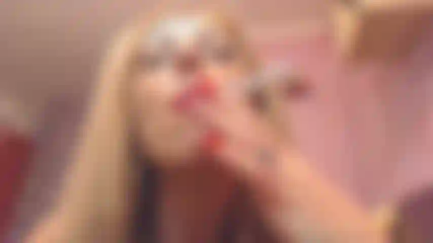 Fetiche por cachos labiais, fetiche por fumar.