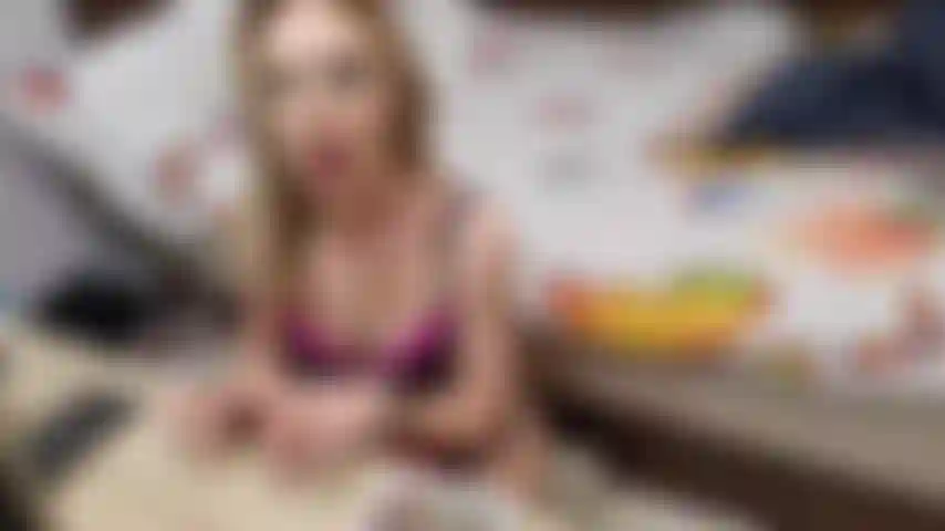 Unhas compridas tocando fetiche asmr.