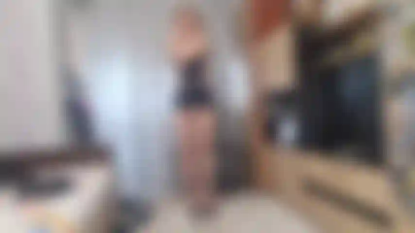 Punição de orelhas, abdominais, posição murga enquanto uso vestido de látex e sapatos de salto alto.