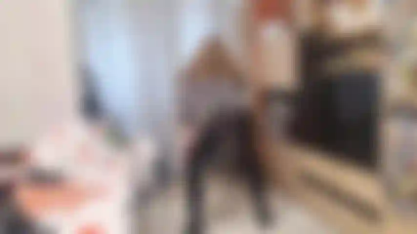 Fetiche por peles, salto alto, strip tease.