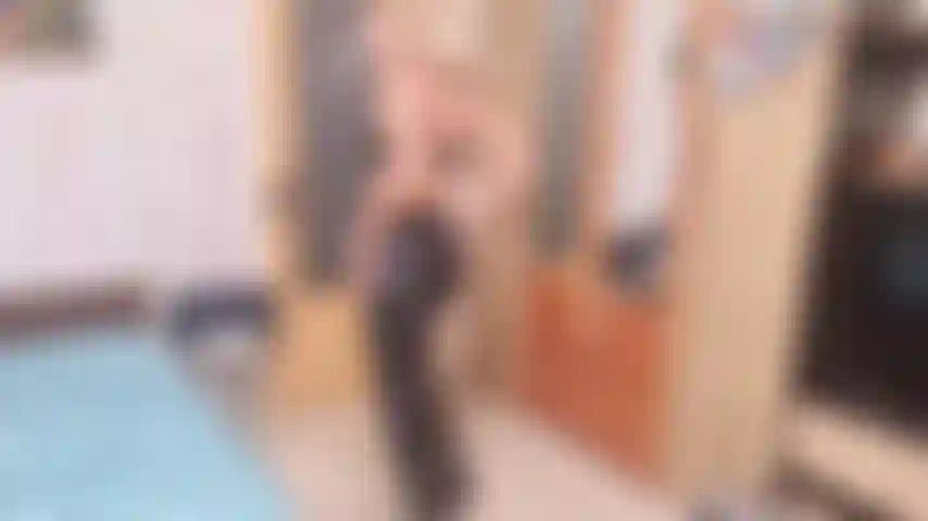 Saia longa de couro provocante.