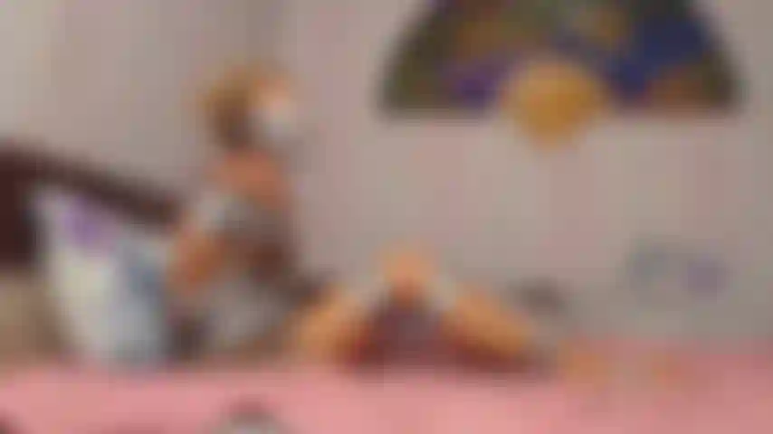 Luto enquanto estou amarrada com fita adesiva.