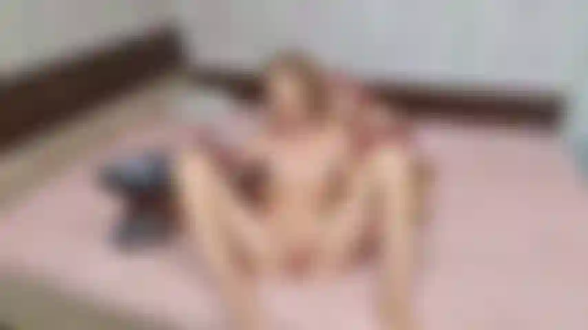 Chupando minha buceta e peitos com aspirador de pó.