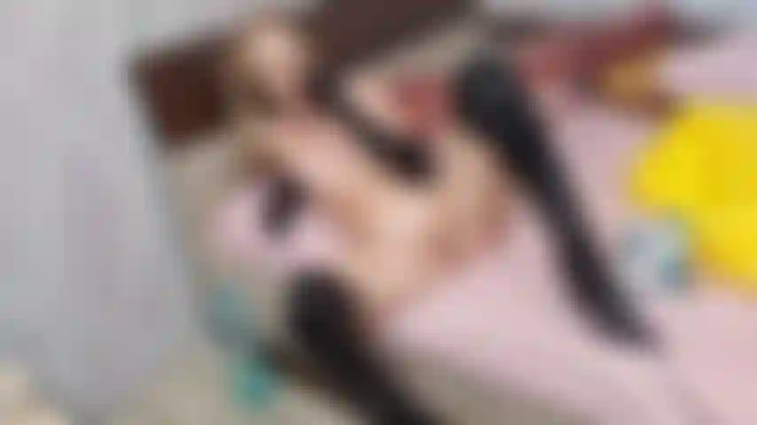 Espirro e assoo o nariz enquanto uso látex.