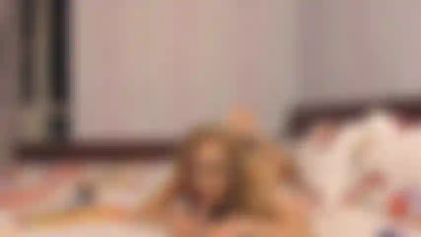 Conversa suja, chupar vibrador, fetiche por solas, gozar na boca.