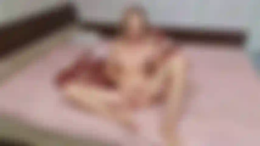 Brincadeira de cera, despejo cera quente na minha buceta toda.