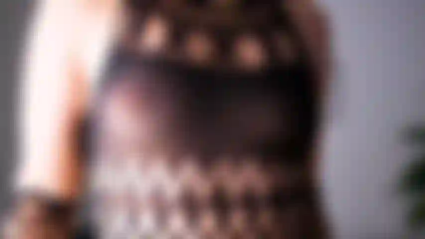 Dedilhado quente na minha bunda.