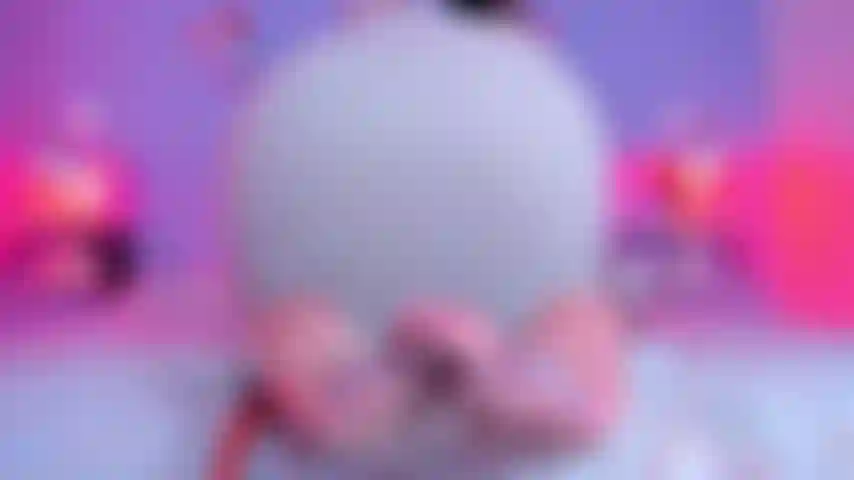 Bunda grande, dois buracos deliciosos.