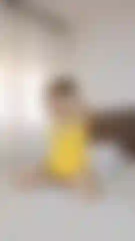 De amarelo para você brinco com minha exuberante depois com meu vibrador.