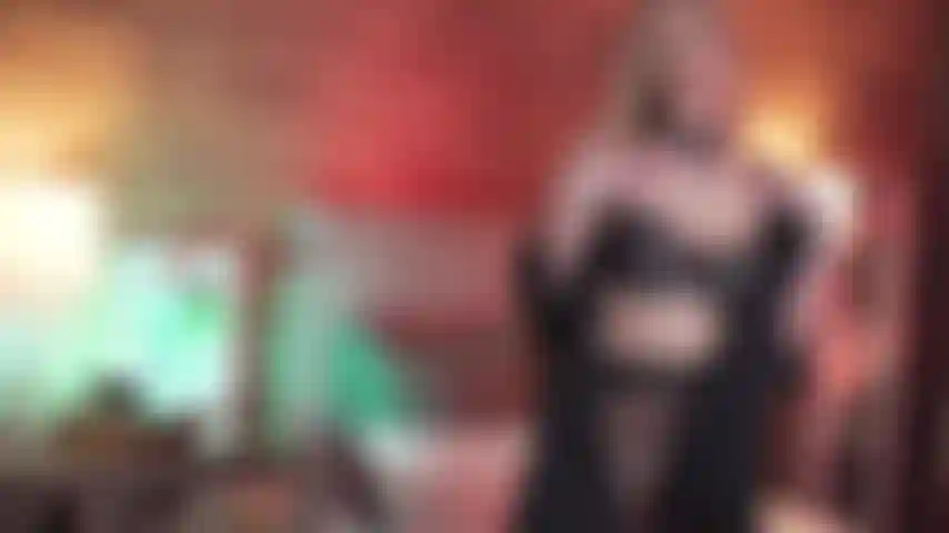 A sexy natasha brincando com meia-calça safada.