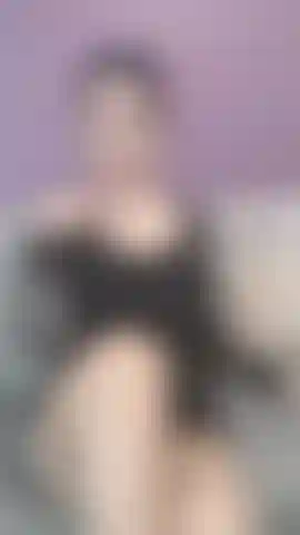 Provocando meus seios e buceta.