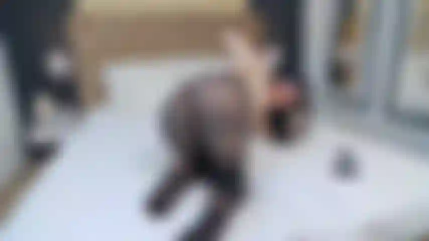 Dedo na minha bunda com meia-calça.