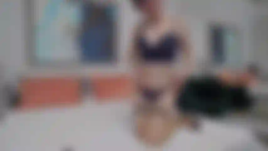 Provocando e despindo.