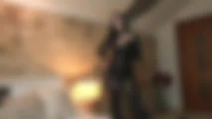 Instruindo minha cadela maricas acorrentada como agradar esses dois bbc poderosos! Abra a boca e leve seus paus fundo, engasgue neles fazendo-os gozar. Estamos dando sentido a sua vida patética!