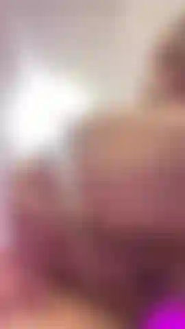 Ouço esse som molhado quando estou tocando minha boceta gorda, está pingando do seu pau.