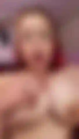 Com saliva escorrendo pelos meus peitos grandes.
