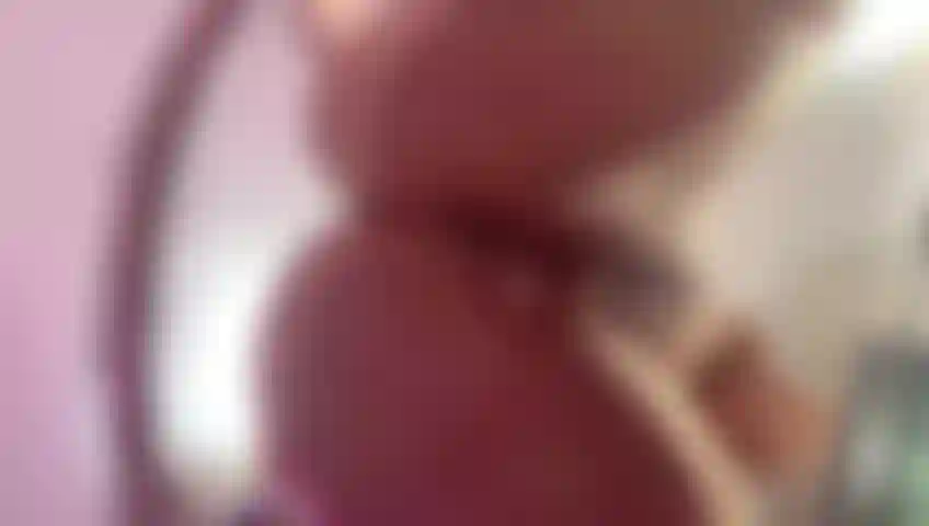 Vou sentar na sua cara e esguichar em você.