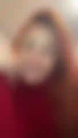 Usando jeans sem meia-calça e mostrando minha bunda.