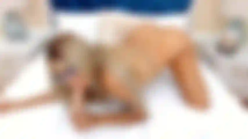 Venha ver como eu chupo esse pau e te mostro minha boceta molhada, quero te chupar até te apertar e depois te colocar no mais fundo de mim.