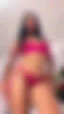 E adoro quando ganho lingerie rosa.