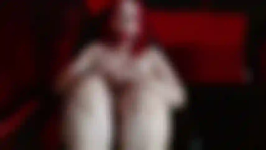 Cera quente nos meus seios, grampos nos meus mamilos e uma mordaça na minha boca, pura felicidade submissa.