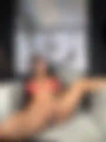 Dedilhando minha buceta.