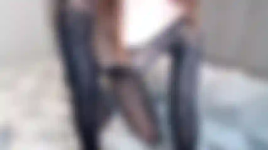 Exibindo meus peitos, bunda e bucetinha...